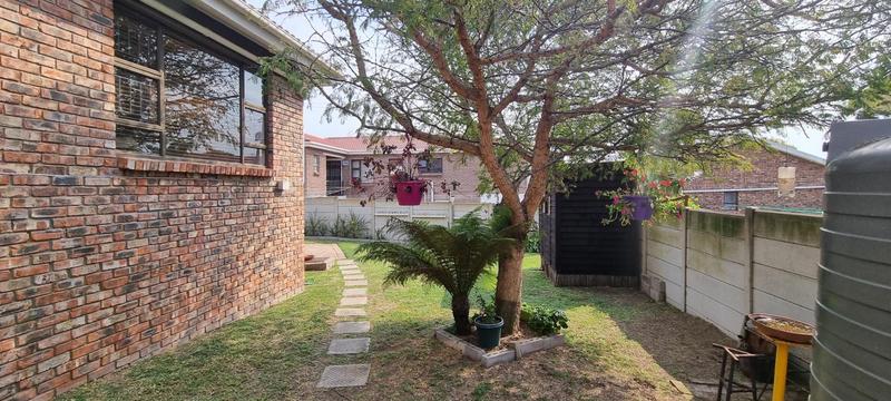 3 Bedroom Property for Sale in Fraaiuitsig Western Cape